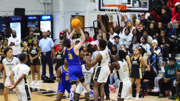 The Little Rock Central Tigers defeated North Little Rock 55-49 on January 3, 2023 in an Arkansas boys basketball Class 6A central conference matchup.
